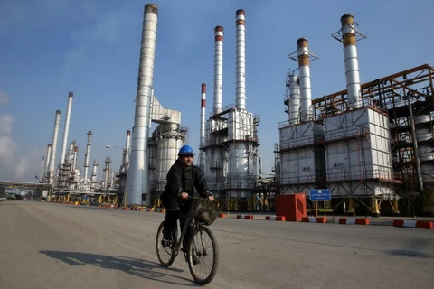 Một nhà máy lọc dầu ở phía Nam Tehran, Iran. (Nguồn: AP)