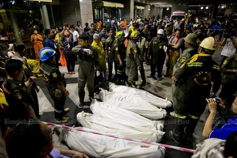 Thi thể các nạn nhân trong vụ rò rỉ khí tại trụ sở ngân hàng Siam, Thái Lan. (Nguồn: bangkokpost.com)