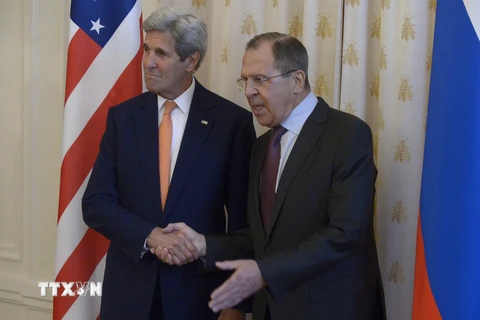 Ngoại trưởng Nga Sergei Lavrov hội đàm với Ngoại trưởng Mỹ John Kerry đang ở thăm Nga. (Nguồn: AFP/TTXVN)