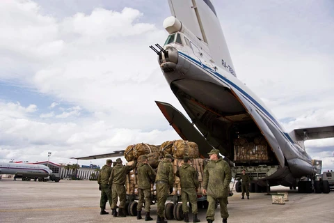 Máy bay vận tải của Nga chở hàng viện trợ nhân đạo cho người dân Syria. (Nguồn: naplesherald.com)