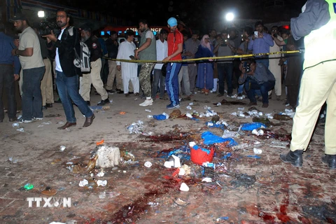 Hiện trường vụ đánh bom ở Lahore . (Nguồn: THX/TTXVN)