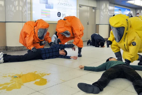 Giáo phái cuồng tín Aum Shinrikyo từng gây ra vụ rải khí độc sarin trong hệ thống tàu điện ngầm tại Tokyo ngày 20/3/1995. (Nguồn: Kyodo)