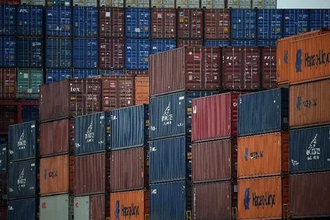 Đường dây buôn lậu này đã chuyển hơn 7.000 container tàu biển hàng dệt may lậu vào Mỹ. (Nguồn: AFP)
