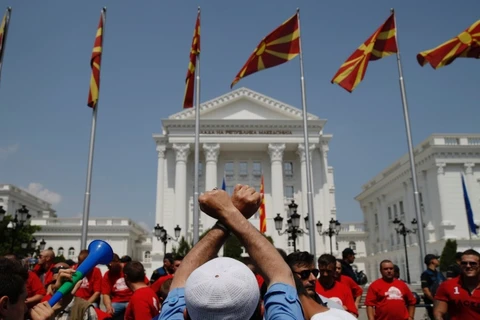 Người dân Macedonia biểu tình phản đối việc dừng cuộc điều tra bê bối nghe lén của chính phủ. (Nguồn: Reuters)