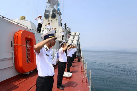 Tàu hải quân 381 lên đường tham gia cuộc tập trận. (Nguồn: Thanh Niên)