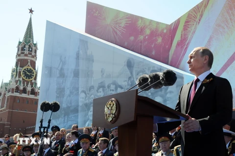 Tổng thống Nga Vladimir Putin phát biểu tại lễ duyệt binh kỷ niệm Chiến thắng phátxít ngày 9/5. (Nguồn: AFP/TTXVN)