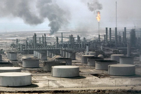 Một nhà máy lọc dầu của Saudi Arabia. (Nguồn: cnbc.com)