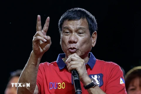 Ông Rodrigo Duterte phát biểu trước những người ủng hộ trong cuộc vận động tranh cử Tổng thống ngày 7/5. (Nguồn: EPA/TTXVN)