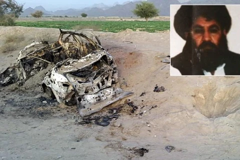Thủ lĩnh của Taliban Akhtar Mansour được cho là đã thiệt mạng khi chiếc xe chở tên này trúng tên lửa. (Nguồn: AP)