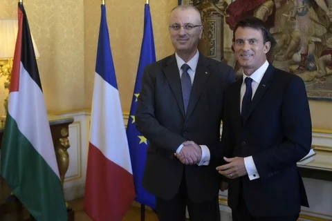 Thủ tướng Palestine Rami Hamdallah (trái) hội đàm với người đồng cấp Pháp Manuel Valls. (Nguồn: AFP)