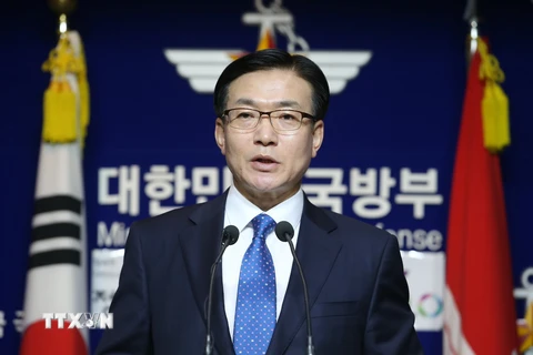Người phát ngôn Bộ Quốc phòng Hàn Quốc Moon Sang-gyun phát biểu trong cuộc họp báo ở thủ đô Seoul ngày 16/5. (Nguồn: EPA/TTXVN)