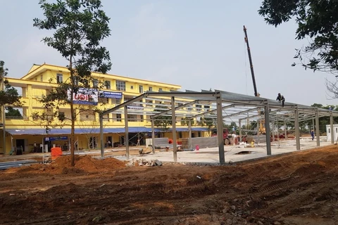 Bệnh viện dã chiến Mê Linh được tiến hành cải tạo, nâng cấp. (Ảnh: Nguyễn Văn Cảnh/TTXVN)