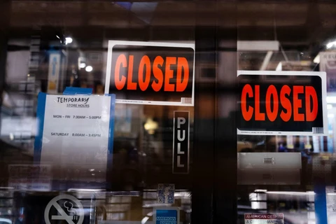Một cửa hàng phải đóng cửa vì đại dịch COVID-19. (Nguồn: Reuters)