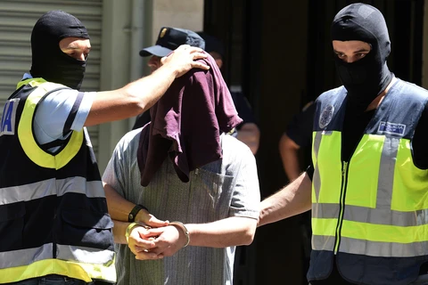 Cảnh sát Tây Ban Nha bắt giữ một đối tượng ủng hộ IS. (Nguồn: AFP)
