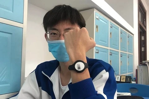 Trung Quốc thử nghiệm vòng đeo theo dõi nhiệt độ phòng chống COVID-19