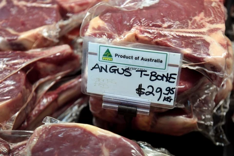 Thịt bò Australia được bày bán tại một cửa hàng ở Melbourne, ngày 12/5/2020. (Ảnh: AFP/TTXVN)