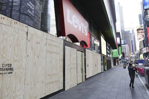 Mỹ: Lo sợ bị cướp phá, hàng loạt cửa hàng ở Fifth Avenue đóng ván kín