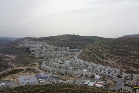 Khu định cư Do Thái ở Givat Zeev, gần thành phố Ramallah ở Khu Bờ Tây do Israel chiếm đóng ngày 13/5/2020. (Ảnh: AFP/TTXVN)