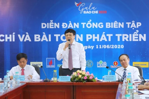 Nhà báo Hồ Quang Lợi- Phó Chủ tịch Thường trực Hội Nhà báo Việt Nam phát biểu tại Diễn đàn. (Ảnh: Thành Đạt/TTXVN)