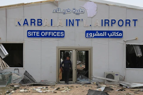 Một sân bay ở thành phố Karbala, Iraq bị hư hại sau một vụ tấn công bằng rocket ngày 13/3/2020. (Ảnh: AFP/TTXVN)