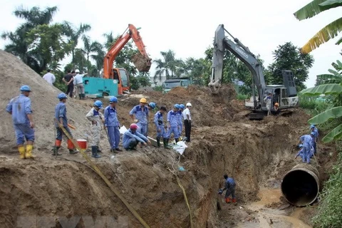 Hà Nội tạm ngừng cấp nước do đường ống nước sạch Sông Đà gặp sự cố