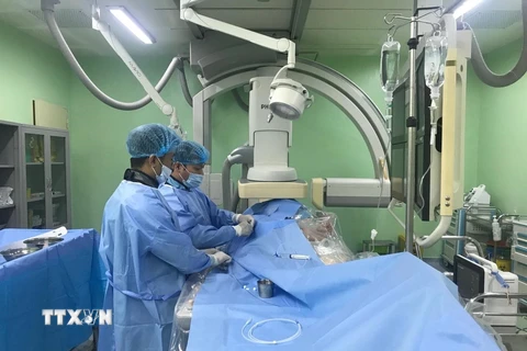 Bệnh viện TW Huế cứu sống bệnh nhân lao phổi ho ra máu, dễ tử vong