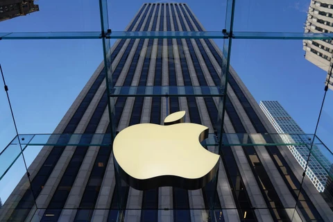 Apple trở thành tập đoàn Mỹ đầu tiên có giá trị vốn hóa 2.000 tỷ USD