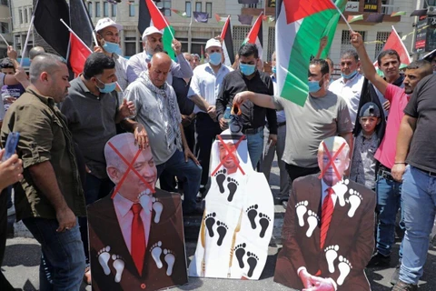 Người biểu tình Palestine phản đối thỏa thuận bình thường hóa giữa Israel và UAE do Mỹ làm trung gian. (Nguồn: AFP)