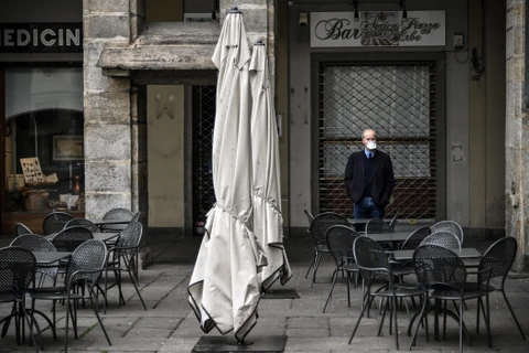 Một quán bar đóng cửa do dịch COVID-19 tại Turin, Italy ngày 16/3/2020. (Ảnh: AFP/TTXVN)