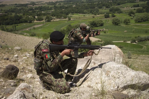 Binh sỹ Afghanistan tham gia một chiến dịch quân sự tại khu vực Qelgho, huyện Khogyani, tỉnh Nangarhar, ngày 23/7/2020. (Ảnh: THX/TTXVN)