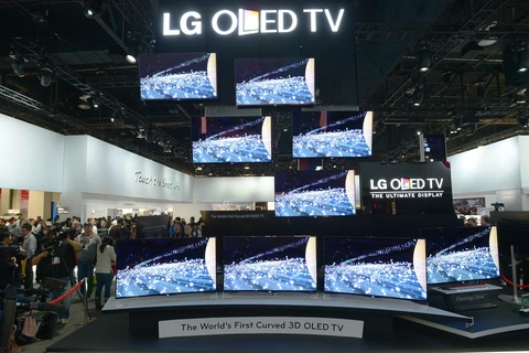 Tivi OLED của LG được trưng bày tại một triển lãm ở Las Vegas, bang Nevada (Mỹ). (Ảnh: AFP/TTXVN)