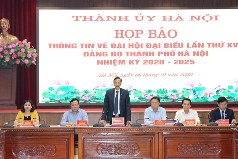 Phó Bí thư Thành ủy Hà Nội Đào Đức Toàn chủ trì buổi họp báo. (Ảnh: Văn Điệp/TTXVN)