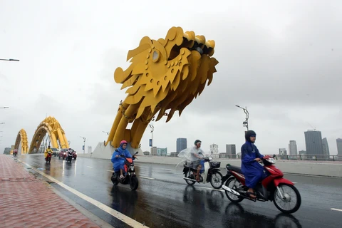 Trong ảnh: Trên địa bàn thành phố Đà Nẵng có mưa vừa, mưa to, có nơi mưa rất to và dông. (Ảnh: Trần Lê Lâm/TTXVN)