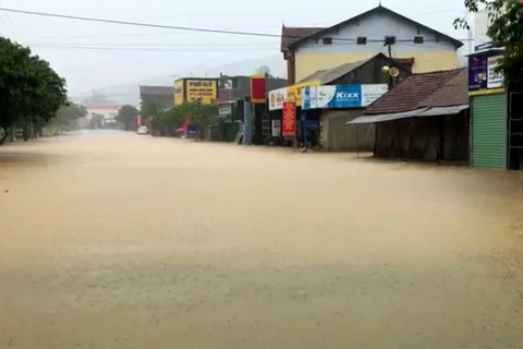 Thị trấn Quy Đạt (Tuyên Hóa, Quảng Bình) ngập sâu trong nước. (Ảnh: Văn Tý/TTXVN)