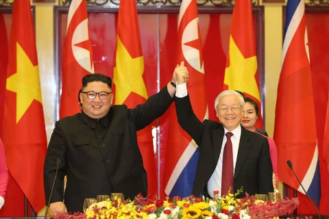 Tổng Bí thư, Chủ tịch nước Nguyễn Phú Trọng chào mừng Chủ tịch Triều Tiên Kim Jong-un tại buổi tiệc chiêu đãi chào mừng tối 1/3/2019. (Ảnh: Trí Dũng/TTXVN)