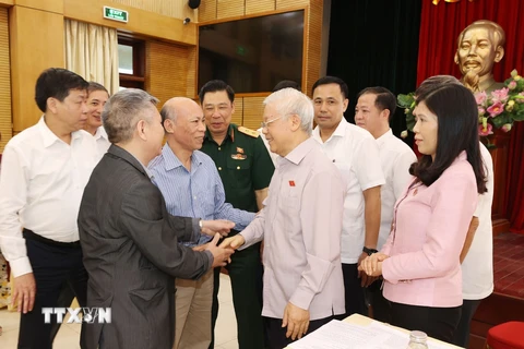 [Photo] Tổng Bí thư, Chủ tịch nước tiếp xúc cử tri thành phố Hà Nội