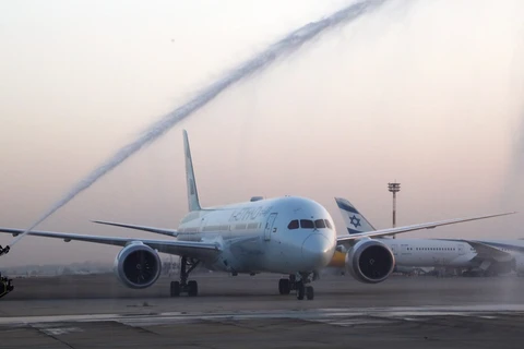 Chuyến bay thương mại đầu tiên được thực hiện từ UAE tới Israel