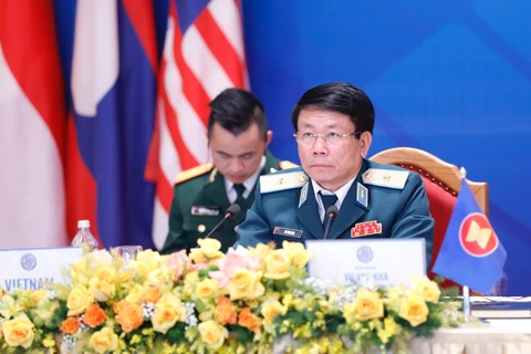 Thiếu tướng Vũ Văn Kha, Quyền Tư lệnh Quân chủng Phòng không-Không quân, Trưởng đoàn Việt Nam chủ trì hội nghị. (Ảnh: Dương Giang/TTXVN)