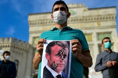 LHQ lên án vụ sát hại giáo viên, nhiều nơi nổ ra biểu tình chống Pháp