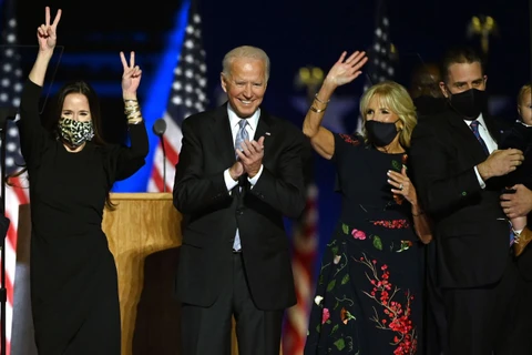 [Audio] Ông Joe Biden với công cuộc đưa nước Mỹ thoát khủng hoảng kép