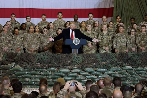 Tổng thống Mỹ Donald Trump tới thăm các binh sỹ Mỹ tại căn cứ không quân Bagram ở Afghanistan dịp Lễ Tạ ơn, ngày 28/11/2019. (Ảnh: AFP)