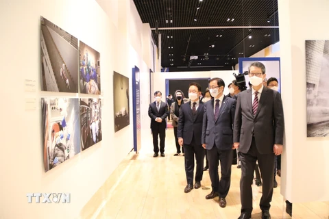 ​TTXVN tham gia Triển lãm ảnh báo chí về dịch COVID-19 tại Hàn Quốc