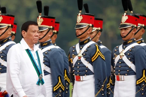 Đội cận vệ của Tổng thống Philippines được tiêm vắcxin ngừa COVID-19