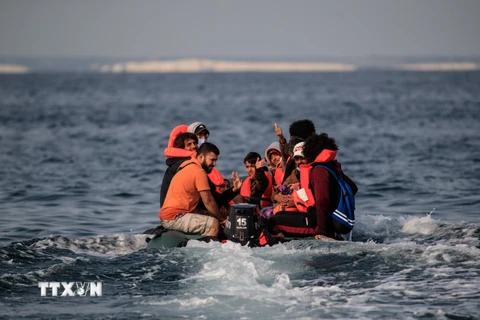 Số vụ người di cư vượt biển Manche tăng gấp 4 lần trong năm 2020