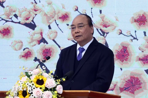 Thủ tướng Nguyễn Xuân Phúc gặp mặt cán bộ hưu trí Văn phòng Chính phủ