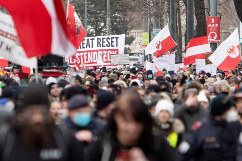 Áo: 10.000 người tuần hành phản đối các hạn chế do đại dịch COVID-19