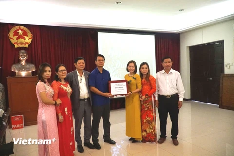 ĐSQ Việt Nam tại Malaysia hỗ trợ công tác chống dịch cho cộng đồng