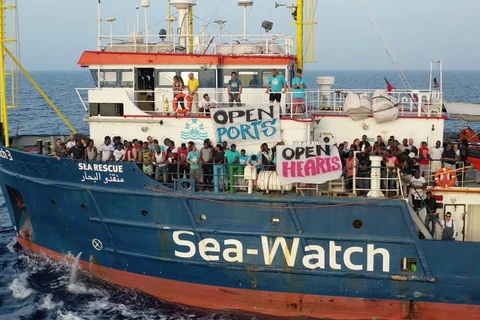 Tổ chức từ thiện Đức giải cứu gần 150 người di cư ngoài khơi Libya