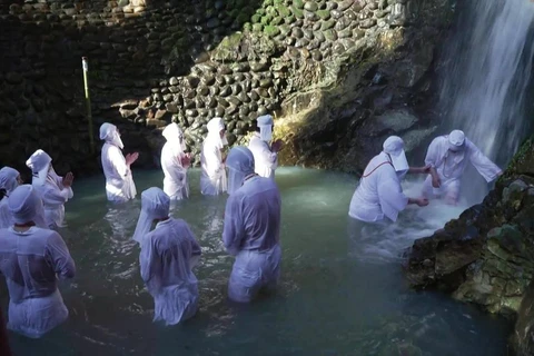 Khám phá nghi lễ “thiền định” dưới thác nước đầu năm mới ở Nhật