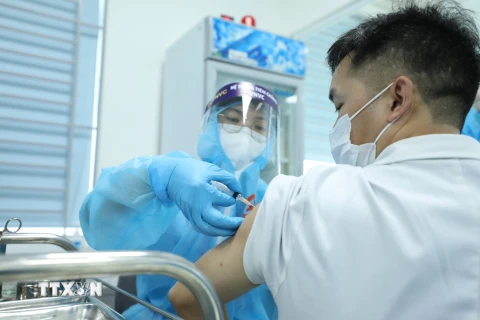 Việt Nam đề xuất IMO ưu tiên tiêm vaccine COVID-19 cho thuyền viên